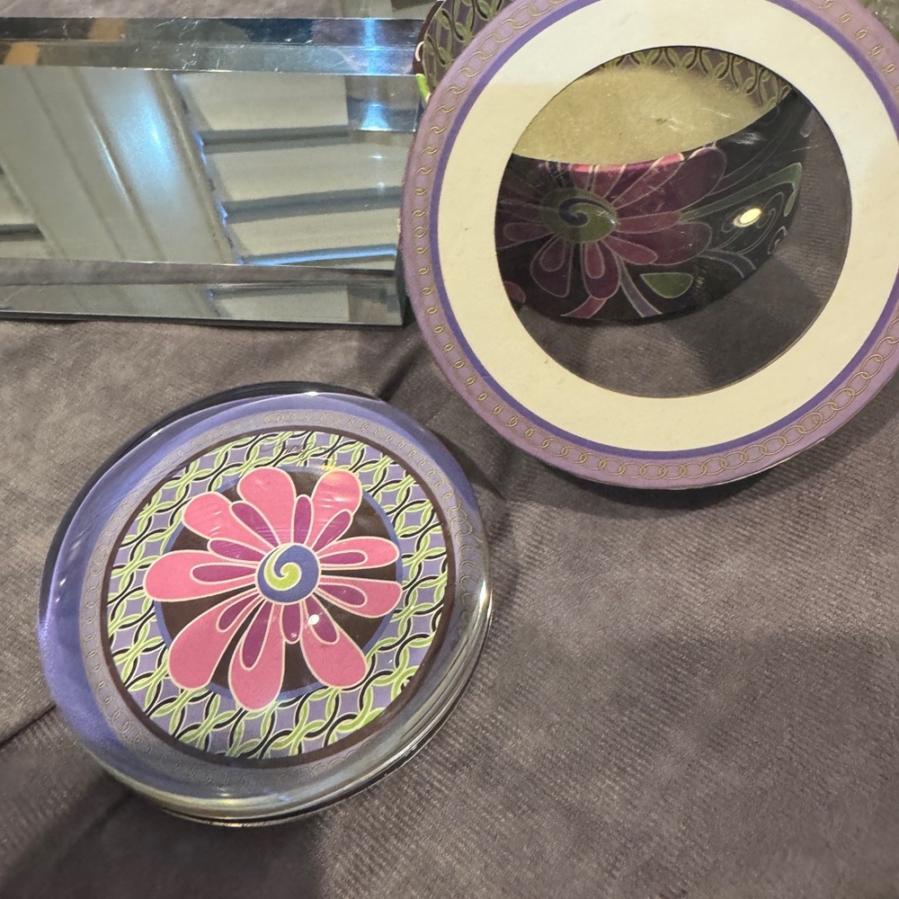 Vera Bradley Purple Punch Paperweight new in‎ box